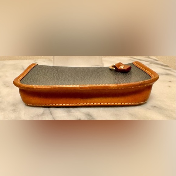 DOONEY & BOURKE Pebbled Leather Snap Wristlet  Black with Tan Trim EUC - Picture 3 of 7